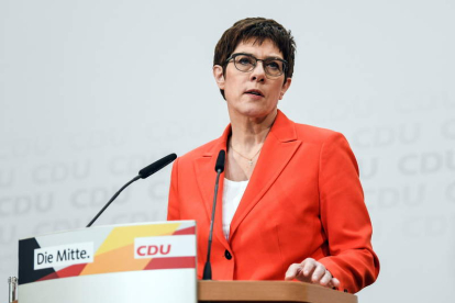 La presidenta de la CDU, Annegret Kramp-Karrenbauer, ante los compañeros de su partido.
