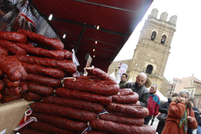 Los puestos abrirán sus puertas esta tarde a partir de las 18.00 horas en la plaza Mayor. Hay comerciantes de León, Zamora, Salamanca, Cáceres y Guadalajara.