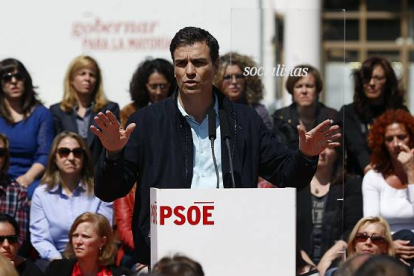 Pedro Sánchez exige a Rajoy que haga pública "la lista de la vergüenza",