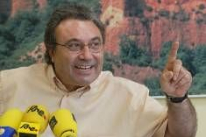 El ex responsable de Turismo del Consejo, Olimpio Campos, en una de sus últimas ruedas de prensa