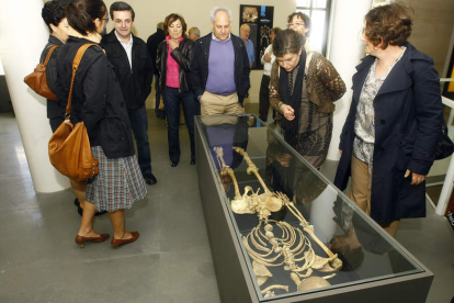 Exposición con restos de Arintero en el Museo de León.