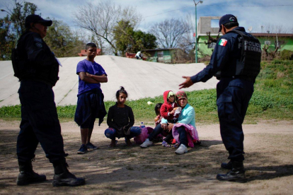 Los inmigrantes reciben atención humanitaria y cumplen un proceso migratorio a través del Sistema Integral de Control Biométrico Migratorio de Honduras.