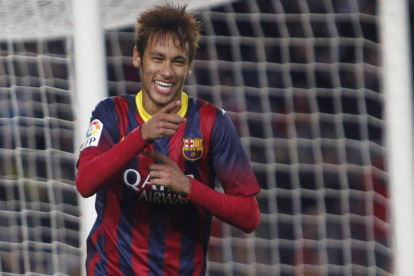 Neymar celebra su gol, el tercero del Barcelona, en el partido de Copa ante el Cartagena.