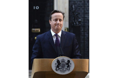 Cameron ofrece un discurso en Downing Street.