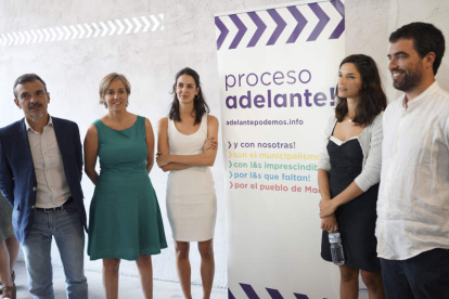 Integrantes de la candidatura Adelante Podemos que fue presentada ayer en Madrid. EFE