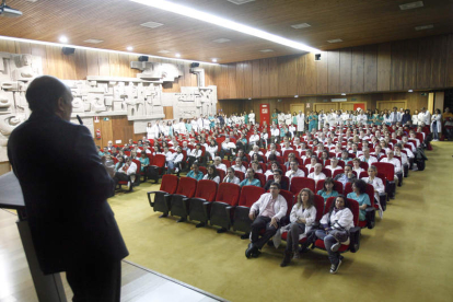 Un momento de la asamblea de médicos celebrada en el Hospital de León.