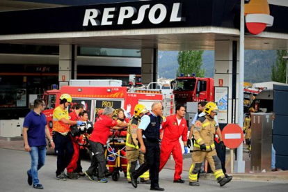 Un muerto y un herido grave en un incendio en una gasolinera de Sant Sadurní d'Anoia