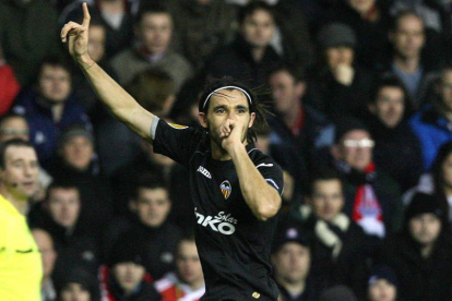 Topal celebra su gol ante el Stoke City.