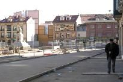 La foto muestra una de las áreas de paso peatonal que pavimentará en breve el Ayuntamiento