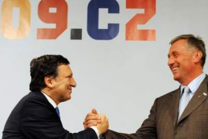 Mirek Topolanek saluda a José Manuel Durao Barroso
