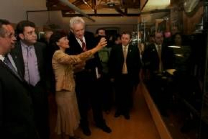 Carmen Calvo junto a Luis del Olmo y Riesco en su visita del viernes al Museo de la Radio