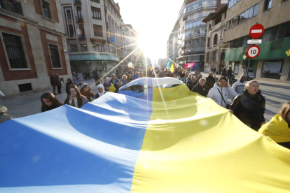 Manifestación en León cuando se cumple un año de la guerra en Ucrania. RAMIRO