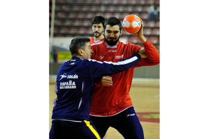 Manolo Cadenas en un entrenamiento junto a Maqueda.