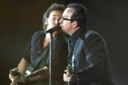 Bruce Springsteen y Elvis Costello, durante su actuación en los Grammy