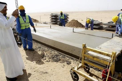 Obreros trabajando en la localidad de Jeddah en el proyecto de alta velocidad que unirán La Meca y Medina.