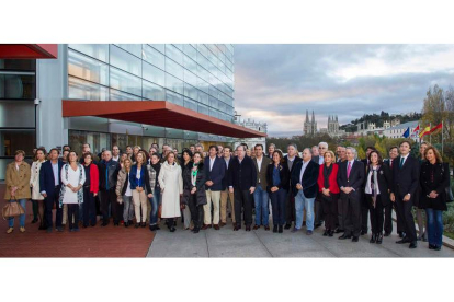 Foto de familia de los candidatos del PP al Congreso y al Senado por las nueve provincias de Castilla y León, ayer, en Burgos.