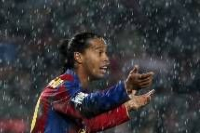 Ronaldinho saltó al campo en la segunda mitad pero no «mojó»