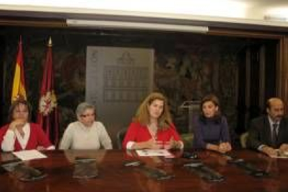 Evelia Fernández, Telvi San Miguel, Margarita Torres-Sevilla, Susana Travesí y José Manuel Fernández