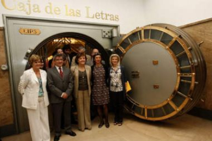 Francisco Fernández junto a Carmen Cafarell, ayer en la sede del Instituto Cervantes.