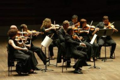 La Orquesta de Cámara Ibérica durante un concierto ofrecido en León.