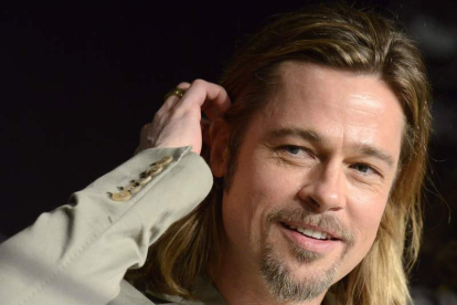 El actor Brad Pitt, también productor, padre de seis hijos y últimamente hasta bodeguero.