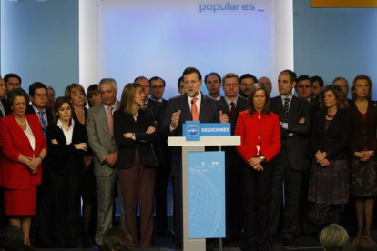 Rajoy, arropado por el comité ejecutivo del PP, denuncia que la Gürtel es una trama contra el PP, en febrero del 2009.