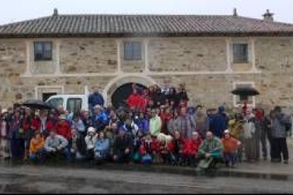 Los amigos del camino posaron juntos en Rabanal