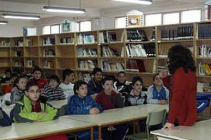 Un momento del encuentro mantenido con los estudiantes