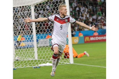 El delantero alemán Schürrle celebra el gol que le hizo a Argelia en la prórroga.