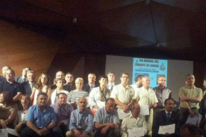 Parte de los donantes premiados ayer.