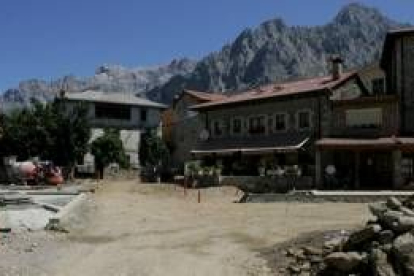 La imagen muestra el pueblo de Posada de Valdeón, que lleva semanas sin cobertura telefónica