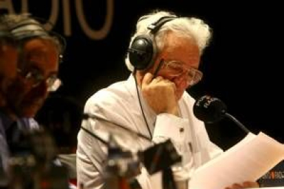 Luis del Olmo, durante el programa, en la sede de Caja España