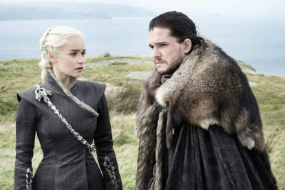Daenerys Targaryen y Jon Nieve, dos de los personajes más populares de Juego de tronos.