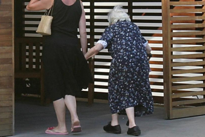 Residentes de un centro de la tercera edad .