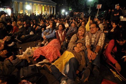 Los argentinos abarrotaron la emblemática plaza de Mayo.