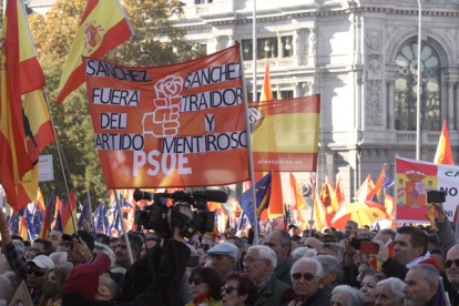 Concentración en defensa del Estado de Derecho y la Igualdad de todos los españoles y en contra de la amnistía. JUAN LÁZARO