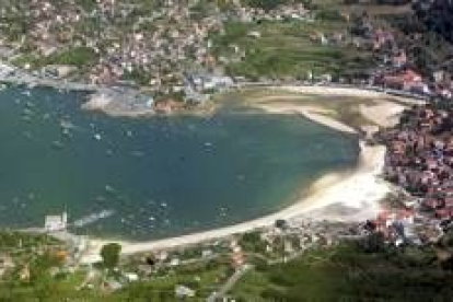 Imagen aérea de la zona costera de la localidad de Arcade, dentro de la ría de Vigo