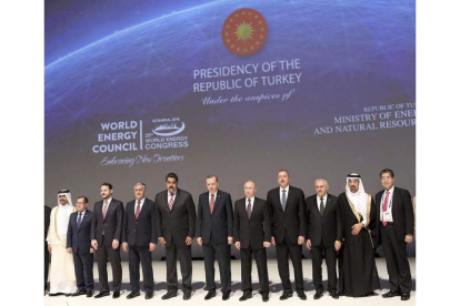 Algunos de los presidentes que asisten en Estambul al Congreso Mundial de Energía.