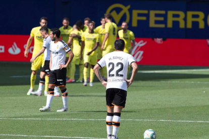 Los jugadores del Villarreal celebran el gol de Gerard Moreno ante el Valencia. D. C.