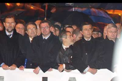 Mariano Rajoy, Romano Prodi, Alberto Ruiz Gallardon, Gaspar Llamazares, Philippe Douste (alcalde de Toulouse) y  Joschka Fischer (canciller de Alemania)