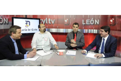 Germán Gavela, Santiago Ordóñez, Roberto Núñez y Pablo R. Lago, durante la tertulia celebrada anoche.