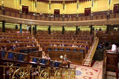 Imagen del hemiciclo semivacío del Congreso de los Diputados, en un pleno del pasado mes de mayo.