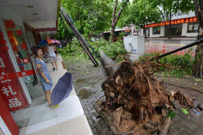 Efectos del tifón Rammasun en la ciudad de Nanning.