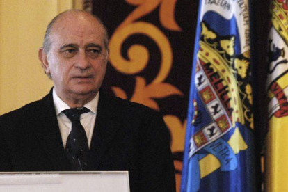 El ministro del Interior, Jorge Fernández Díaz, durante su visita a Melilla.