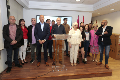 El candidato por UPL a la Alcaldía del Ayuntamiento de León, Eduardo López Sendino, presenta su candidatura. CAMPILLO / ICAL
