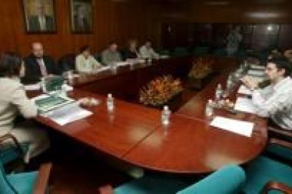 Imagen de la comisión que se encarga de redactar el nuevo Estatuto de la Universidad leonesa