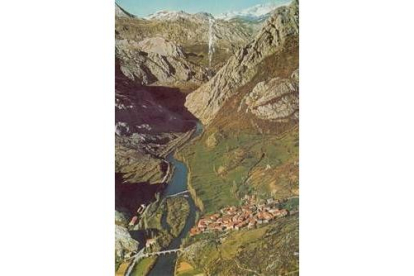 Vista originaria del Esla a su paso por Huelde, que hoy duerme bajo las aguas del pantano