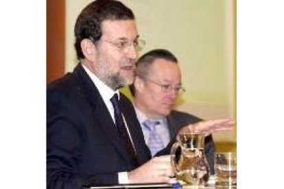 Rajoy y Piqué en la rueda de prensa tras el Consejo de Ministros