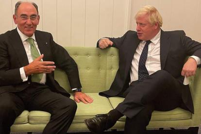 Ignacio Galán con el primer ministro del Reino Unido, Boris Johnson, ayer, en Londres. IBERDROLA