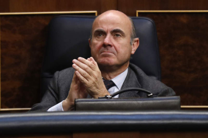 El ministro de Economía, Luis de Guindos. SERGIO BARRENECHEA